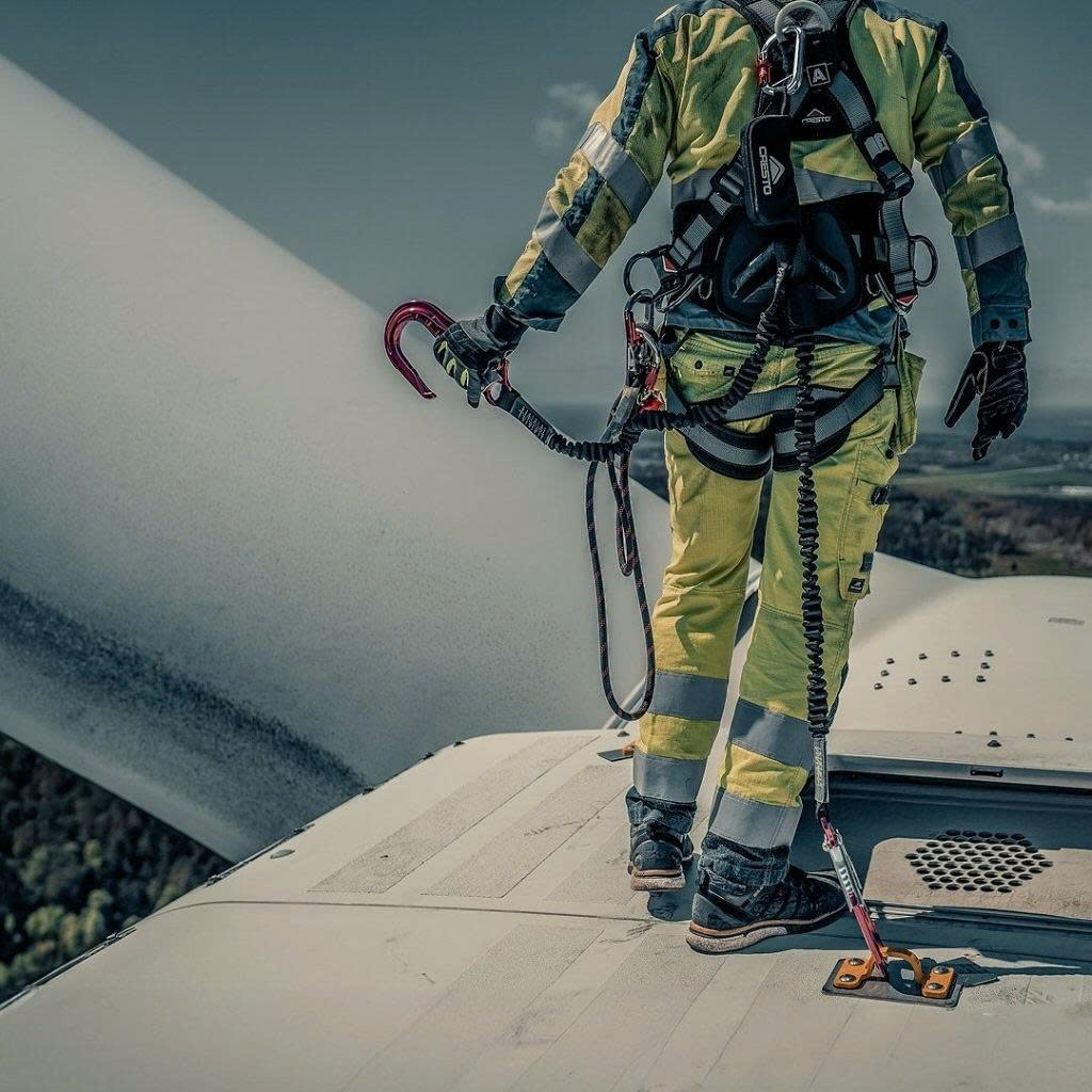 Dây chống rơi lanyards là thiết bị chống rơi quan trọng mỗi khi làm việc trên cao