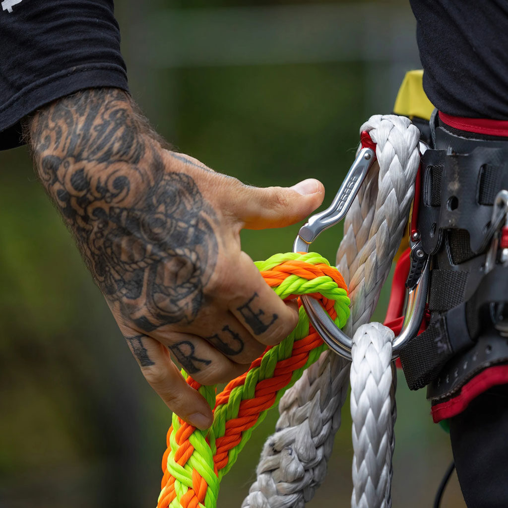 Móc giữ dụng cụ DMM Mega Vault Tool Carabiner Use