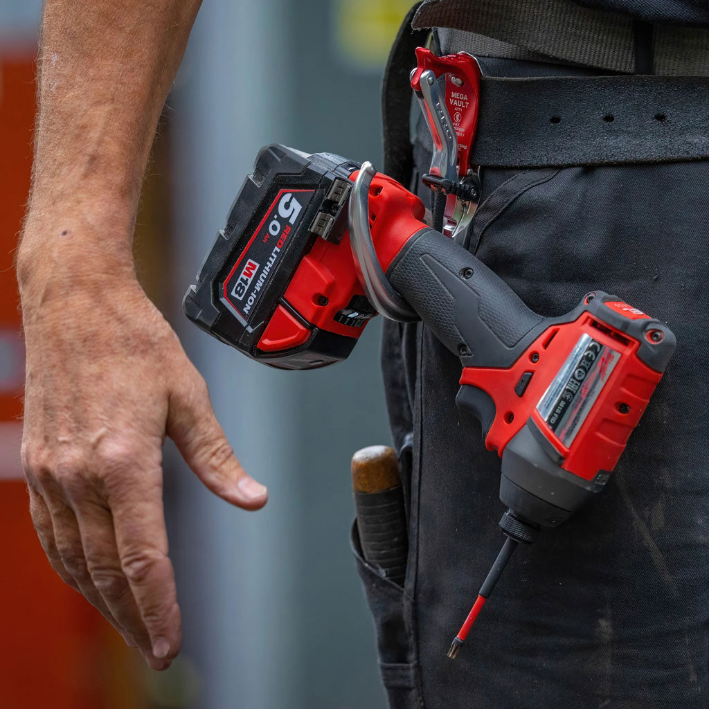 Móc giữ dụng cụ DMM Mega Vault Tool Carabiner Use