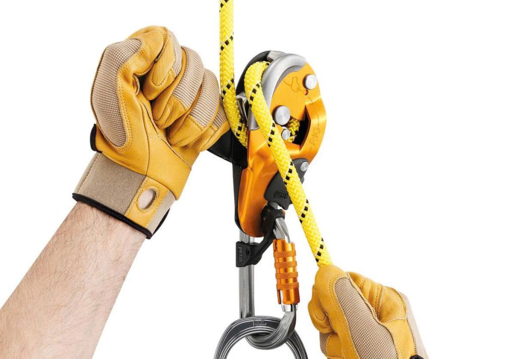 Descender trong rope access